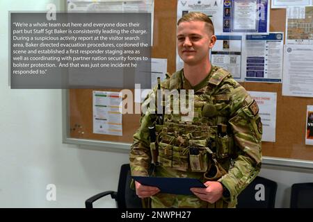 Quando la vostra direzione ha questo molto da dire su di voi e ci sono ancora ALTRE chiamate che avete risposto? Dobbiamo renderti Guerriero della settimana! Congratulazioni a 332d Air Expeditionary Wing Security Forces Squadron staff Sgt. Auston Baker. Foto Stock