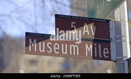 5th Avenue Museum Mile a New York - fotografia di strada Foto Stock