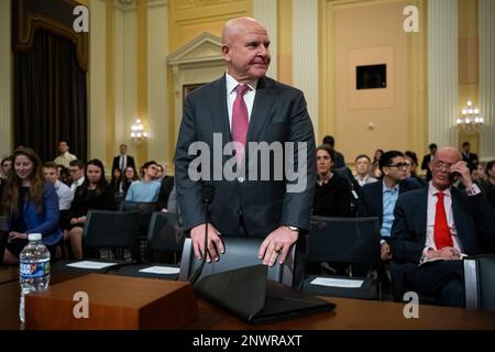 Washington, Stati Uniti. 28th Feb, 2023. L'ex consigliere per la sicurezza nazionale H. R. McMaster arriva per un Comitato di selezione della Camera sul partito comunista cinese che ascolta la minaccia del CCP per l'America, negli Stati Uniti Capitol, a Washington, DC, martedì 28 febbraio, 2023. (Graeme Sloan/Sipa USA) Credit: Sipa USA/Alamy Live News Foto Stock