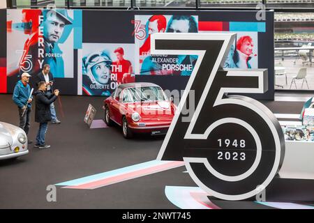 Retro Classics classica fiera con veicoli storici e una vasta gamma di auto esclusive, Porsche celebra 75 anni di auto sportive Porsche in un Foto Stock