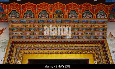 Bella entrata del Monastero reale di Bhutan, Bodh Gaya, Bihar, India Foto Stock