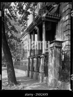 Richardson Owens Thomas House, 124 Abercorn St., Savannah, Chatham County, Georgia. Carnegie Survey of the Architecture of the South. Stati Uniti, Georgia, Contea di Chatham, Savannah, colonne, Recinzioni, balconi. Foto Stock