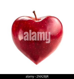 Una deliziosa mela rossa a forma di segno del cuore isolato su uno sfondo bianco Foto Stock