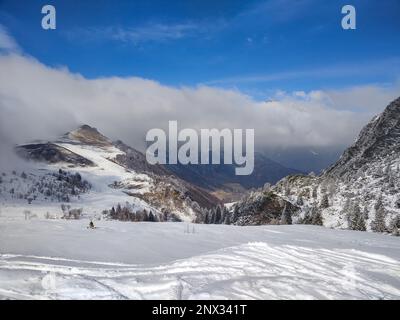 Pista sciistica sui piani di Bobbio Resort Foto Stock