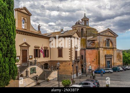 Teatro Comunale 'Veriano Luchetti', Chiesa di San Lorenzo e Municipio di Tuscania. Tuscania, provincia di Viterbo, Umbria, Italia, Europa Foto Stock