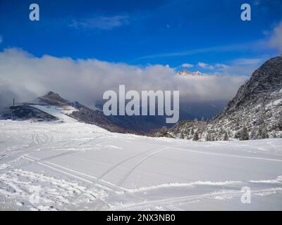 Pista sciistica sui piani di Bobbio Resort Foto Stock