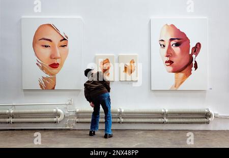 Spazio Gallery DA. Nº4 Jiuxianqiiao Road, in 798 Dashanzi Art District.dipinti di Gui Hu Xiao,Beijing, Cina Foto Stock