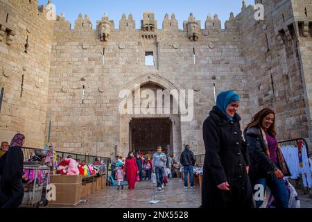 Porta di Damasco, il Quartiere Musulmano,Città Vecchia di Gerusalemme, Israele. Foto Stock