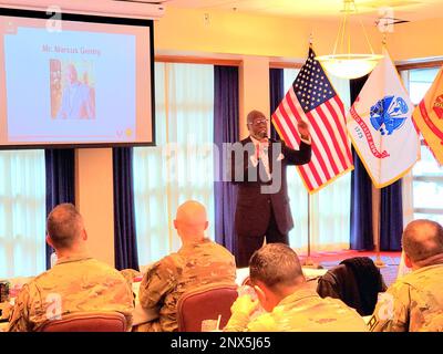 L'oratore Marcus Gentry presenta Martin Luther King Jr. Il 19 gennaio 2023 al McCoy's Community Center for the 2023 Fort McCoy, Wisconsin, Martin Luther King Jr Osservanza del giorno. Il gentry ha dato una presentazione eccellente circa molte cose che rappresentano la memoria, la storia e il significato della vita di MLK Jr. Gentry è il fondatore della RESPECT Academy. È innovatore, relatore e consulente. Secondo il suo sito web, www.marcusgentry.com, la RESPECT Academy è “un’organizzazione di servizi web-based che utilizza il metodo socratico dell’insegnamento, del coaching e dell’empowerment creativo st Foto Stock