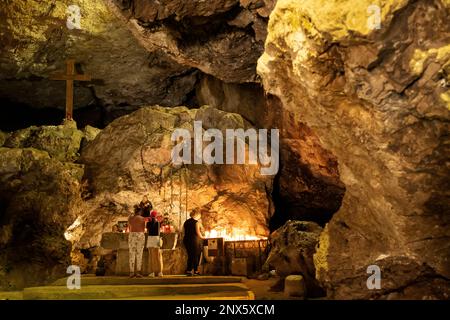 La grotta di San Antonio, monastero di Qozhaya, Qadisha valle, Libano Foto Stock