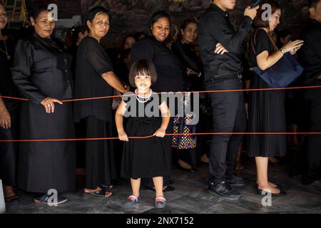 Buddhist believers, at Emerald Buddha Wat Phra Kaeo temple, Grand Palace, Bangkok, Thailand Stock Photo