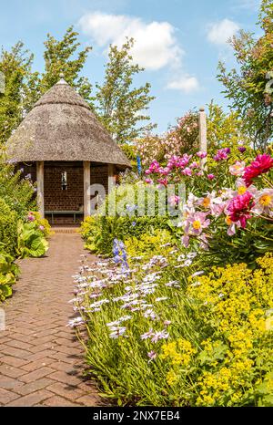 Master's Garden all'interno del Lord Leycester Hospital di Warwick, Warwickshire, Inghilterra Foto Stock