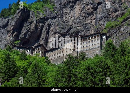 Monastero DI SUMELA. monastero storico costruito sulle rocce. Foto Stock