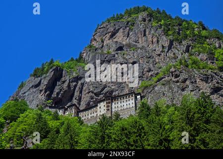 Monastero DI SUMELA. monastero storico costruito sulle rocce. Foto Stock