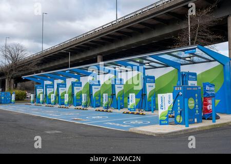 Punti di ricarica multipli, stazione di ricarica EV Power Glasgow Airport, Glasgow, Regno Unito Foto Stock