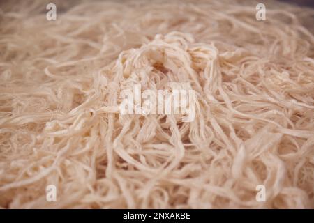 Hanji, carta tradizionale coreana, bambola di carta fatta a mano da gelsi Foto Stock