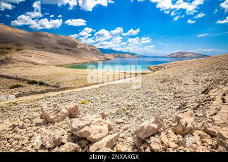 Metajna, isola di Pag. Famosa spiaggia di Beritnica nel deserto di pietra splendida vista panoramica, Dalmazia regione della Croazia Foto Stock