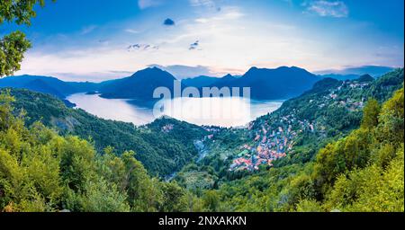 Lago di Como e città di Varenna vista panoramica aerea, paesaggio alpino del nord Italia Foto Stock