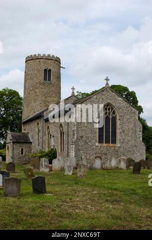 La chiesa parrocchiale di San Giovanni Battista, Morningthorpe, South ChNorfolk, Inghilterra, Regno Unito Foto Stock