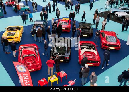 Vista aerea della Ferrari Owner's Club Area, al London Classic Car Show 2023 Foto Stock