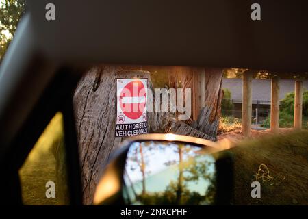 I veicoli autorizzati solo segno Foto Stock