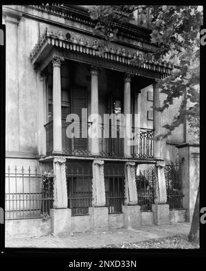 Richardson Owens Thomas House, 124 Abercorn St., Savannah, Chatham County, Georgia. Carnegie Survey of the Architecture of the South. Stati Uniti, Georgia, Contea di Chatham, Savannah, colonne, Recinzioni, balconi. Foto Stock