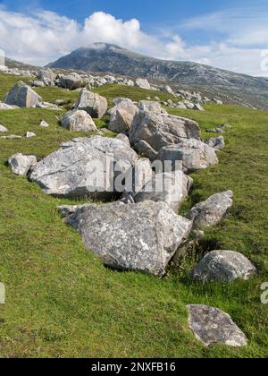 Formazione rocciosa nelle montagne di Mealasta, Lewis, Isola di Lewis, Ebridi, Ebridi esterne, Western Isles, Scozia, Regno Unito, Gran Bretagna Foto Stock