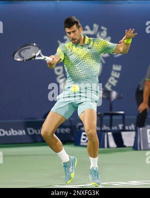 Dubai, Emirati Arabi Uniti, 1st. Marzo 2023. Tennista serbo Novak Djokovic in azione al Dubai Duty Free Tennis Championships ATP torneo al Dubai Duty Free Tennis Stadium Mercoledì 01 marzo Febbraio 2023., © Juergen Hasenkopf / Alamy Live News Foto Stock