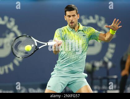 Dubai, Emirati Arabi Uniti, 1st. Marzo 2023. Tennista serbo Novak Djokovic in azione al Dubai Duty Free Tennis Championships ATP torneo al Dubai Duty Free Tennis Stadium Mercoledì 01 marzo Febbraio 2023., © Juergen Hasenkopf / Alamy Live News Foto Stock