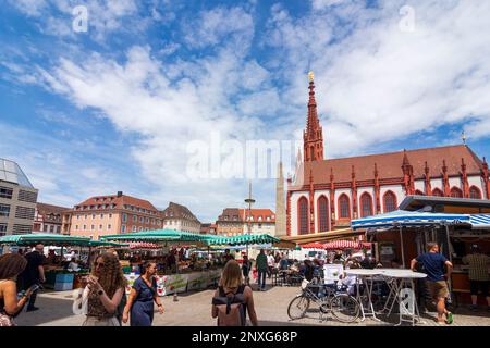 Würzburg: Chiesa di Marienkapelle, piazza Marktplatz, mercato settimanale a Unterfranken, bassa Franconia, Baviera, Baviera, Germania Foto Stock