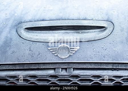 Windsor, Berkshire, Regno Unito. 23rd gennaio 2023. I pendolari di Windsor che si recavano oggi al lavoro hanno dovuto affrontare un brina pesante sulle loro auto questa mattina. Credito: Maureen McLean/Alamy Foto Stock