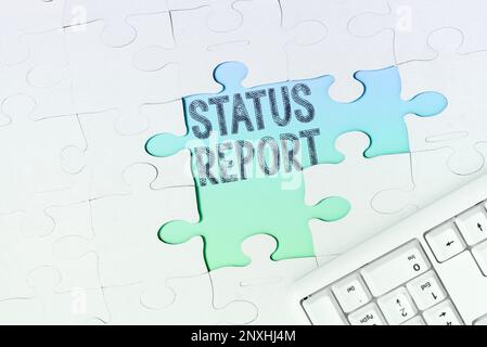 Inspirazione che mostra il rapporto sullo stato del segno. Parola scritta su Update Summary of Situations a partire da un periodo di tempo Foto Stock