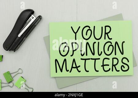 Segno di testo che mostra la vostra opinione è importante. Parola per avere la vostra opinione che fornisce un input prezioso per migliorare Foto Stock