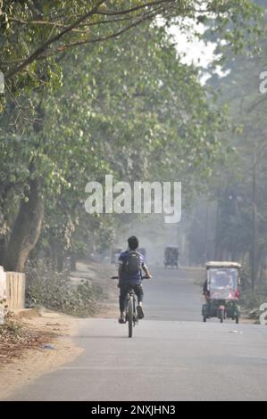 Foto di strada della città di Dhaka. Un certo terreno fatto negozio di scultura è qui. Foto Stock