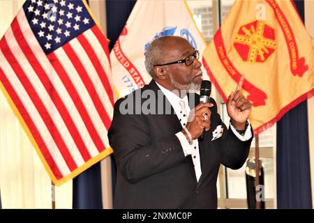 L'oratore Marcus Gentry presenta Martin Luther King Jr. Il 19 gennaio 2023 al McCoy's Community Center for the 2023 Fort McCoy, Wisconsin, Martin Luther King Jr Osservanza del giorno. Il gentry ha dato una presentazione eccellente circa molte cose che rappresentano la memoria, la storia e il significato della vita di MLK Jr. Gentry è il fondatore della RESPECT Academy. È innovatore, relatore e consulente. Secondo il suo sito web, www.marcusgentry.com, la RESPECT Academy è “un’organizzazione di servizi web-based che utilizza il metodo socratico dell’insegnamento, del coaching e dell’empowerment creativo st Foto Stock
