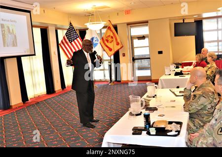 L'oratore Marcus Gentry presenta Martin Luther King Jr. Il 19 gennaio 2023 al McCoy's Community Center for the 2023 Fort McCoy, Wisconsin, Martin Luther King Jr Osservanza del giorno. Il gentry ha dato una presentazione eccellente circa molte cose che rappresentano la memoria, la storia e il significato della vita di MLK Jr. Gentry è il fondatore della RESPECT Academy. È innovatore, relatore e consulente. Secondo il suo sito web, www.marcusgentry.com, la RESPECT Academy è “un’organizzazione di servizi web-based che utilizza il metodo socratico dell’insegnamento, del coaching e dell’empowerment creativo st Foto Stock