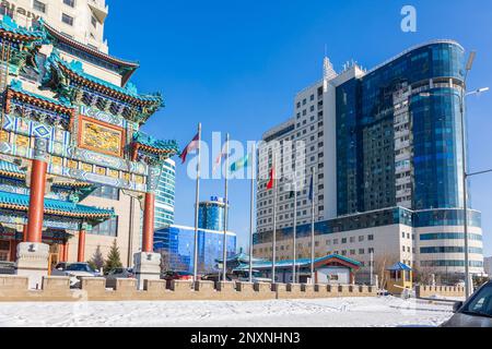 Astana, Kazakhstan - 23 novembre 2022: Hotel Building Beijing Palace SolLuxe Hotel Astana nel centro della città Foto Stock