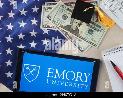 In questa illustrazione, il logo Emory University visualizzato su un tablet. Foto Stock
