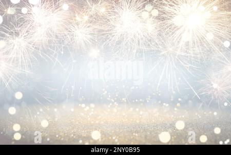 Sfondo festivo astratto con fuochi d'artificio, effetto bokeh. Festa di Capodanno Foto Stock