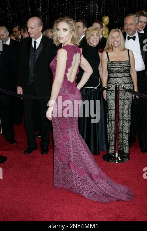 Scarlett Johansson arriva ai 83rd Annual Academy Awards che si tengono al Kodak Theatre il 27 febbraio 2011 a Hollywood, California. Foto di Francis Specker Foto Stock