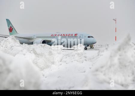 Air Canada in inverno con neve, Boeing, B787-9, B 787-900, Dreamliner, Aeroporto di Monaco, alta Baviera, Baviera, Germania Foto Stock