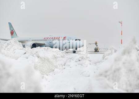 Air Canada in inverno con neve, Boeing, B787-9, B 787-900, Dreamliner, Aeroporto di Monaco, alta Baviera, Baviera, Germania Foto Stock