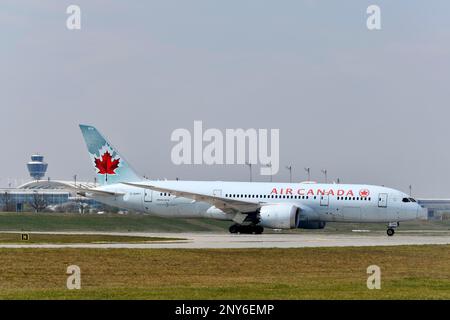 Air Canada con torre, Boeing, B787-9, B 787-900, Dreamliner, Aeroporto di Monaco, alta Baviera, Baviera, Germania Foto Stock