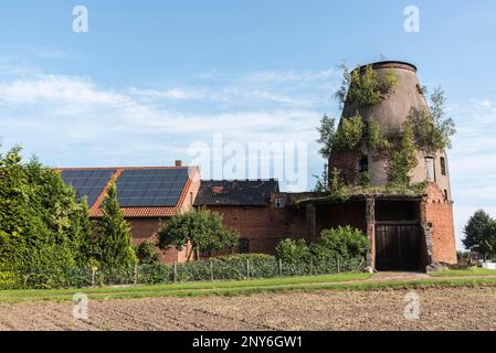 Ex, mulino a vento, Windheim, Petershagen, Minden-Lubecke, Westphalian Mill Road, East Westphalia-Lippe, North Rhine-Westphalia, Germania Foto Stock