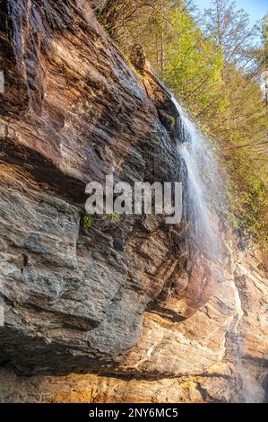 Bridal Veil Falls vicino Highlands, North Carolina, lungo la Mountain Waters Scenic Byway. (USA) Foto Stock