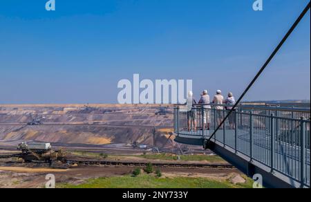 Piattaforma di osservazione, Skywalk Jackerath, miniera di opencast, lignite, Garzweiler, Juechen, Renania settentrionale-Vestfalia, Germania Foto Stock
