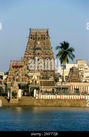 Kapaleeswarar tempio con serbatoio sacro a Mylapore a Chennai, Madras, Tamil Nadu, India Foto Stock