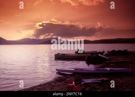 Tramonto Umiam Lago Barapani vicino Shillong, Meghalaya, Nord-est, India, Asia Foto Stock