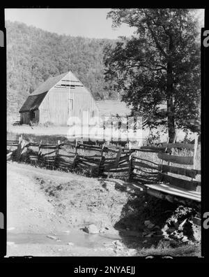 Brown's Cove, Garth Road, Albemarle County, Virginia. Carnegie Survey of the Architecture of the South. Stati Uniti Virginia Albemarle County Brown's Cove, ponti pedonali, annessi. Foto Stock