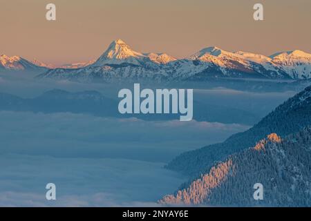 Vista da Laber su Guffert, Oberammergau, Alpi Ammergauer, Alpi Bavaresi, Baviera, Alpi, Germania, Europa Foto Stock